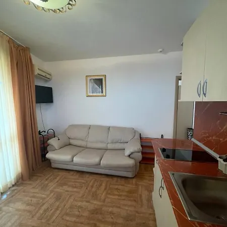 Διαμέρισμα Royal Bay 2, D
