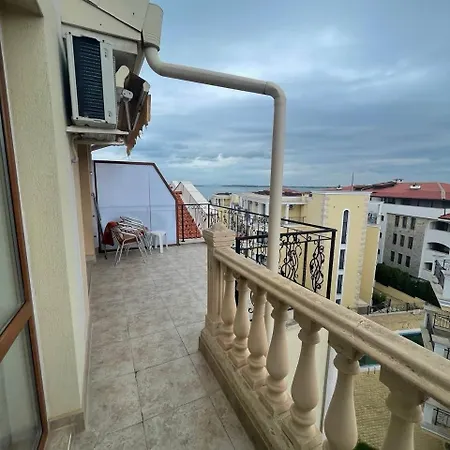 Διαμέρισμα Royal Bay 2, D *